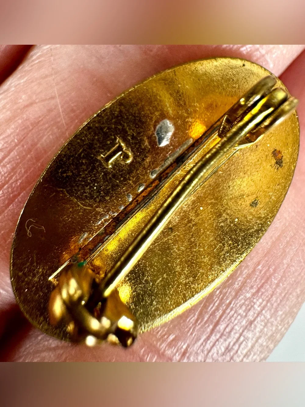 Girl Scouts Brownies Two-Fingers Salute Pin/Pinback Blue Enameled Vintage #1745